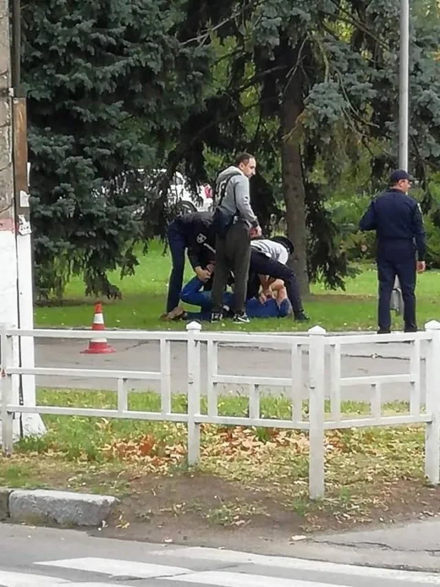 В сети сообщают о задержании в Херсоне подполковника СБУ. Задержали за “мастурбацию на детской площадке”