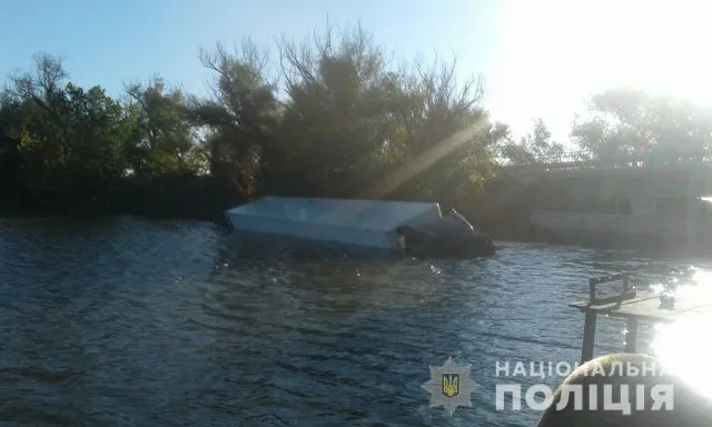 В Бериславском районе фура “нырнула” в реку, водитель не пострадал