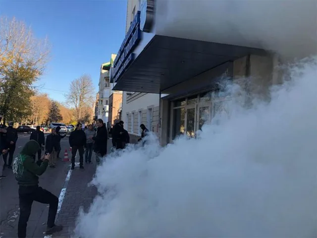 Дом мнимого соучастника убийства Гандзюк в Херсоне забросали коктейлями Молотова