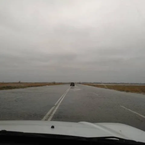 Дорогу на Арабатскую Стрелку между мостами залило