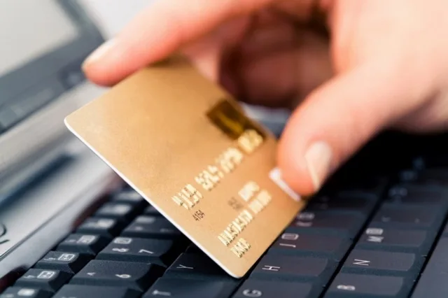 Херсонцев за сутки обманули на 31 000 гривен