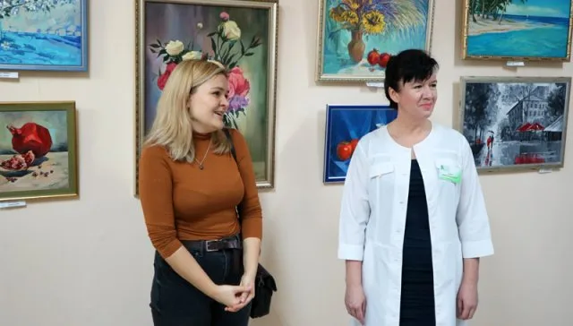 В Херсонском онкодиспансере отметили третью годовщину художественного проекта