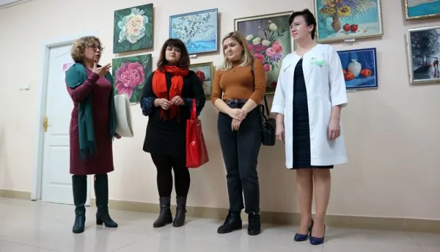 В Херсонском онкодиспансере отметили третью годовщину художественного проекта