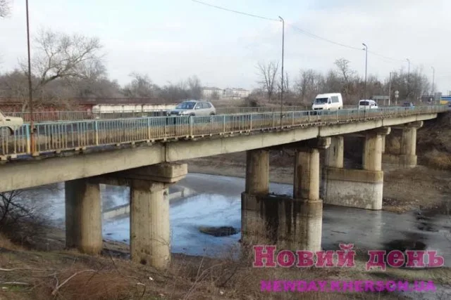 Дорогу через Северо-Крымский канал закроют для грузовых автомобилей