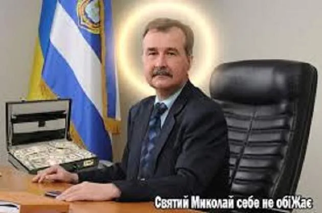 Мэр Херсона Миколаенко оформил своим родственникам 100 кв. м жилья за “копейки”