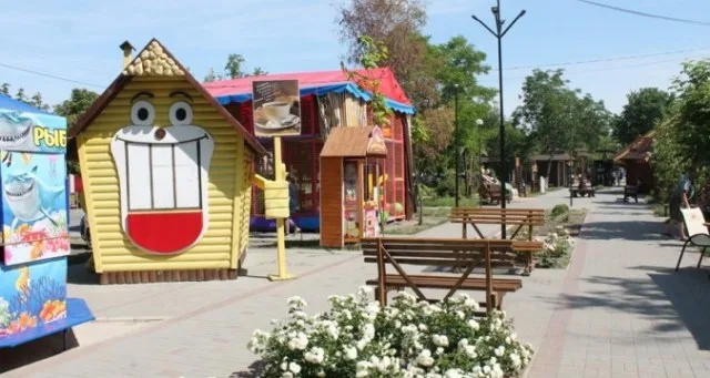 Не сказочный вид “Аллеи сказок”