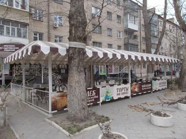 Владельца кафе наказали за незаконную летнюю площадку