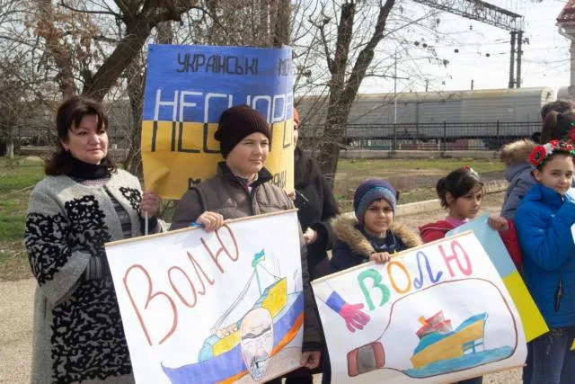 В Рыково собрали детские рисунки для украинских моряков