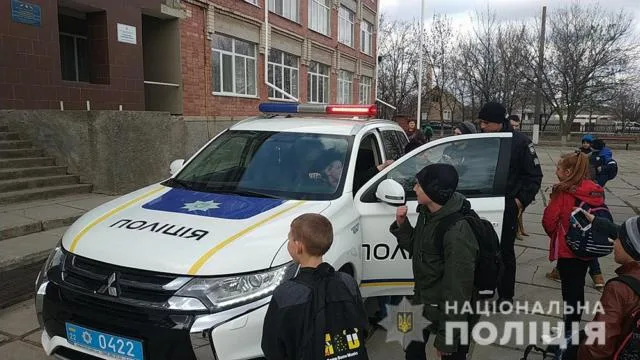 Выпускники школ Новотроицкого района ознакомились с профессией полицейского