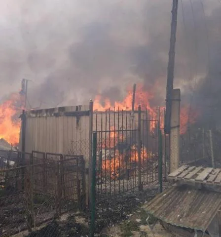 Пожар на Херсонщине: горят дачи