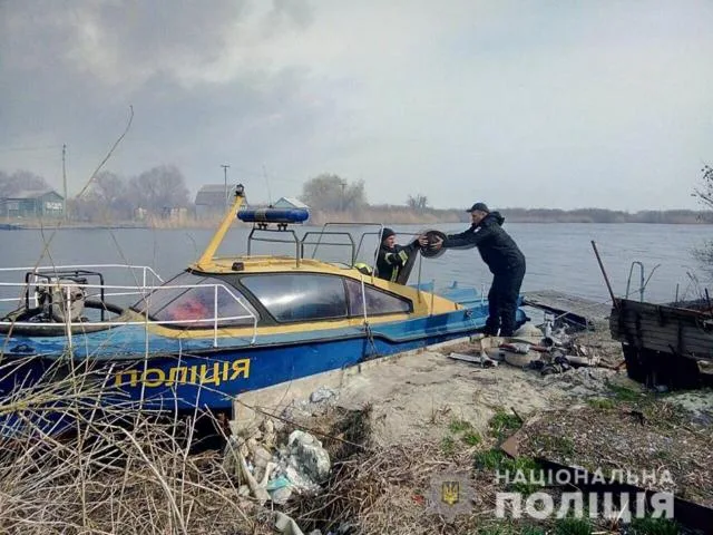 Работники водной полиции пришли на помощь пожарным в ликвидации масштабного пожара под Херсоном