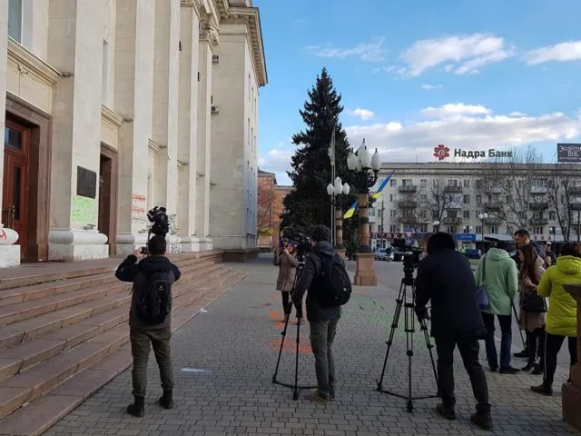 От сегодняшних действий активистов “пострадало” здание ОГА