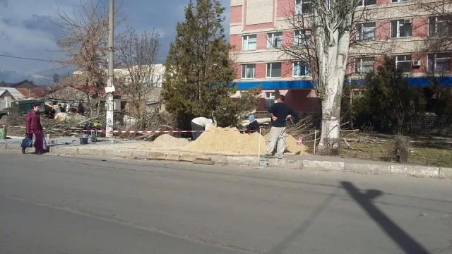 В центре Херсона уничтожают деревья. Появится очередной МАФ?