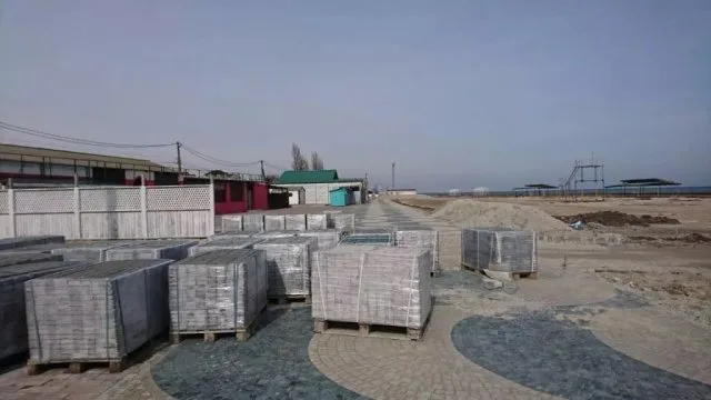 В Геническе начали готовить городской пляж к курортному сезону