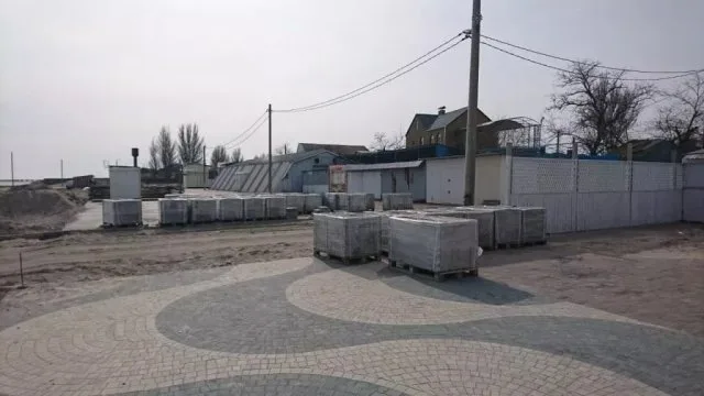 В Геническе начали готовить городской пляж к курортному сезону