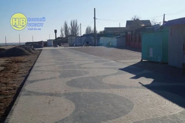 Члены исполкома Геническа дружно посетили пляж, дендропарк и очистные сооружения