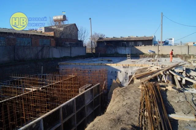 Члены исполкома Геническа дружно посетили пляж, дендропарк и очистные сооружения