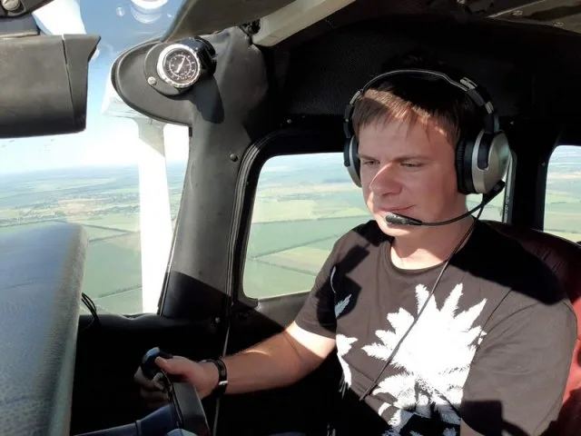 Телеведущий-экстремал, совершая рекордный полет через всю Украину, залетит в Скадовск