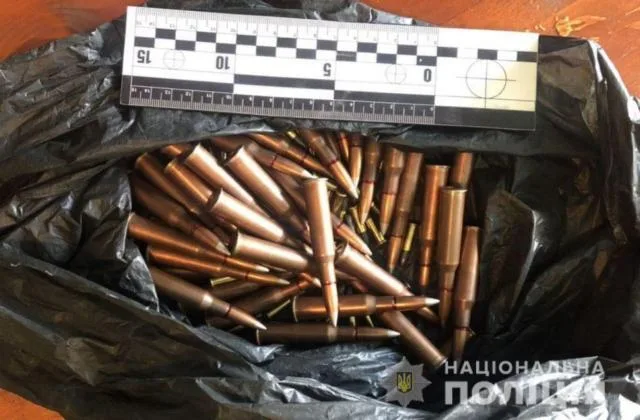 Житель Ивановского района добровольно сдал в полицию почти 100 патронов