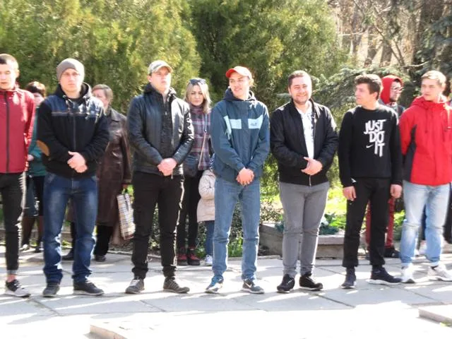 В Новой Каховке торжественно провели в ряды ВСУ первых призывников