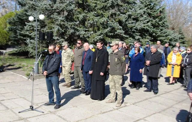 В Новой Каховке торжественно провели в ряды ВСУ первых призывников