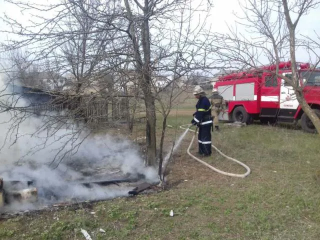 Пожарные ликвидировали возгорание, возникшее в Бериславском районе за детских шалостей с огнем