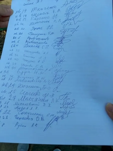 В Херсоне жители ул. Железнодорожной готовы перекрывать железную дорогу