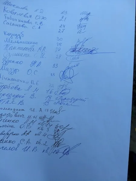 В Херсоне жители ул. Железнодорожной готовы перекрывать железную дорогу