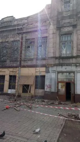 В центре Херсона разрушают историческое здание