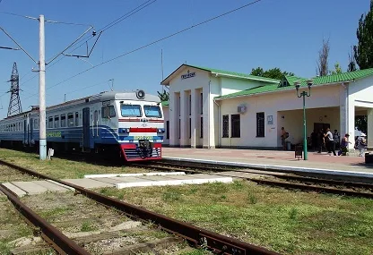 С 30 апреля электричка Геническ – Днепр будет курсировать ежедневно