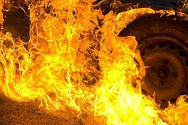 Автомобиль в Геническе сожгли на глазах его хозяина