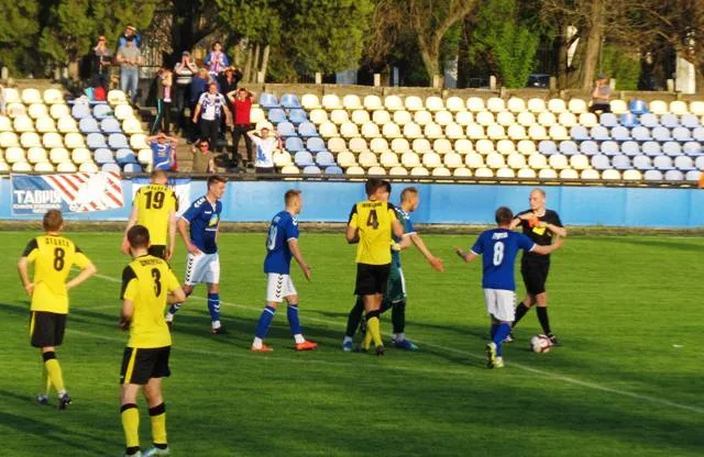 Дома “Энергия” не смогла одолеть бериславскую “Таврию-Симферополь” – 0:0