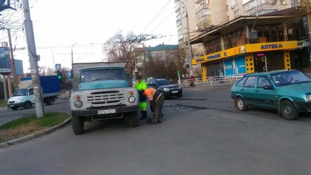 Херсонцы недовольны работой Городского дорожного управления