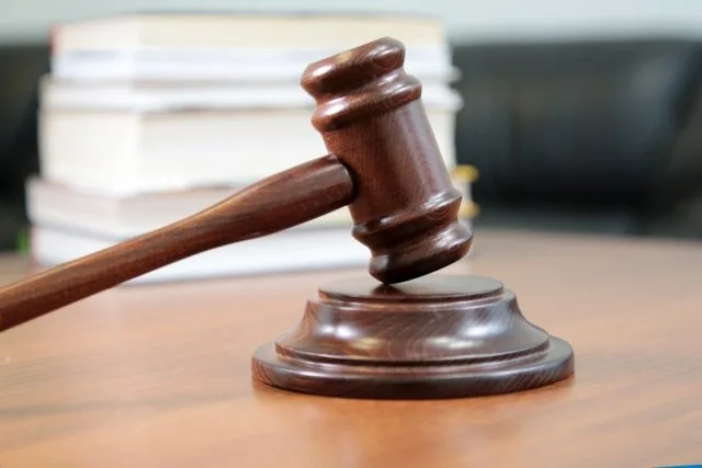 Суд оштрафовал генического военкома