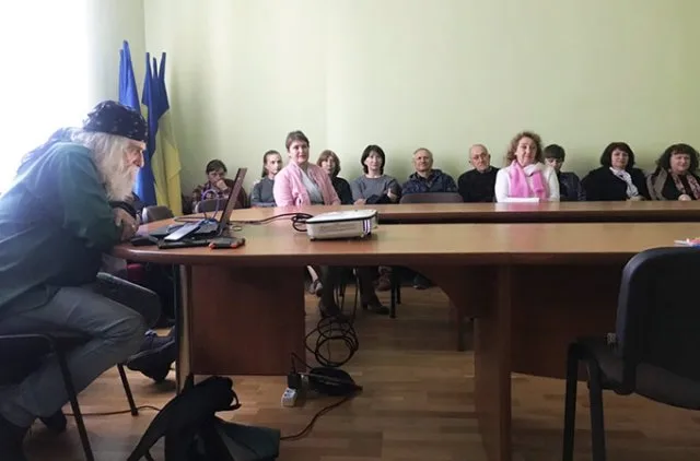 В Нововй Каховке пообщались с известным художником Львом Скопом