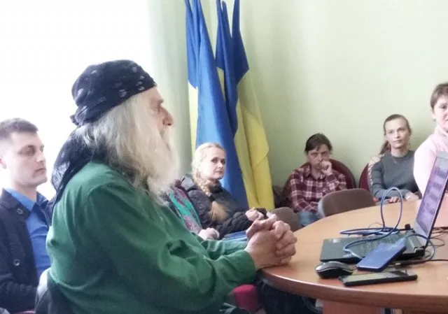 В Нововй Каховке пообщались с известным художником Львом Скопом