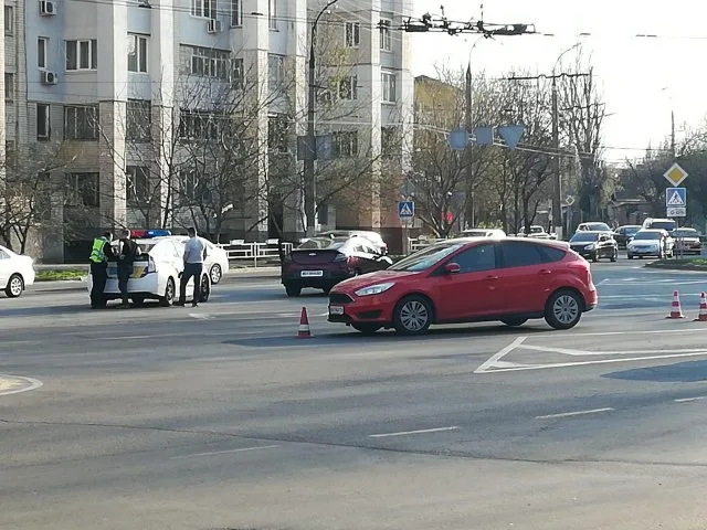 В Херсоне из-за ДТП на площади Ганнибала затруднено движение