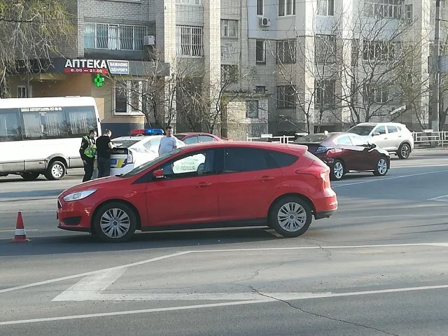 В Херсоне из-за ДТП на площади Ганнибала затруднено движение