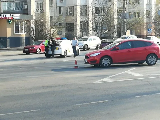 В Херсоне из-за ДТП на площади Ганнибала затруднено движение