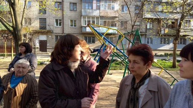 В Херсоне жители ул. Железнодорожной готовы перекрывать железную дорогу