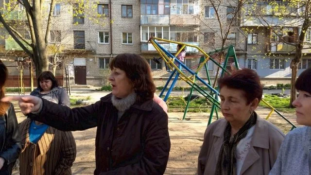 В Херсоне жители ул. Железнодорожной готовы перекрывать железную дорогу