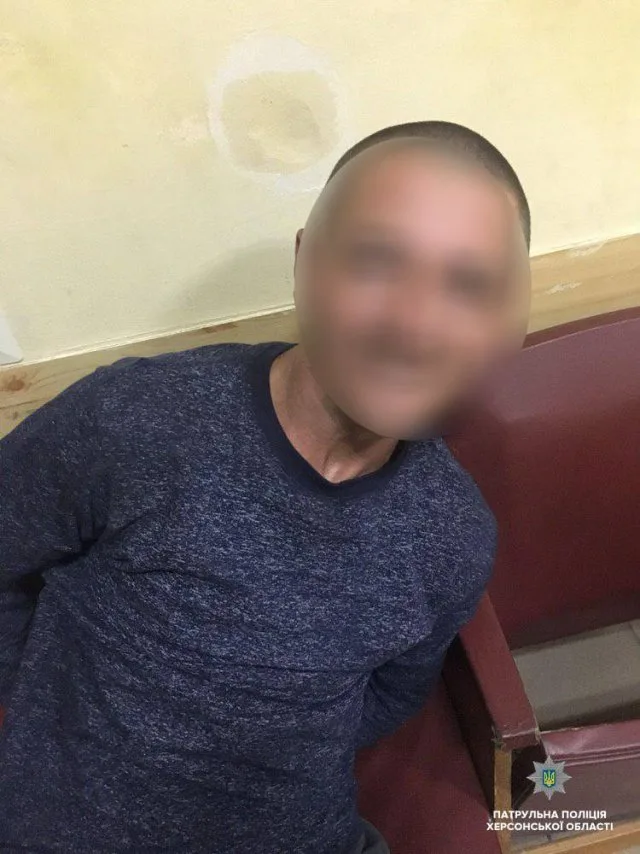 В Херсоне наркоман бросался на прохожих