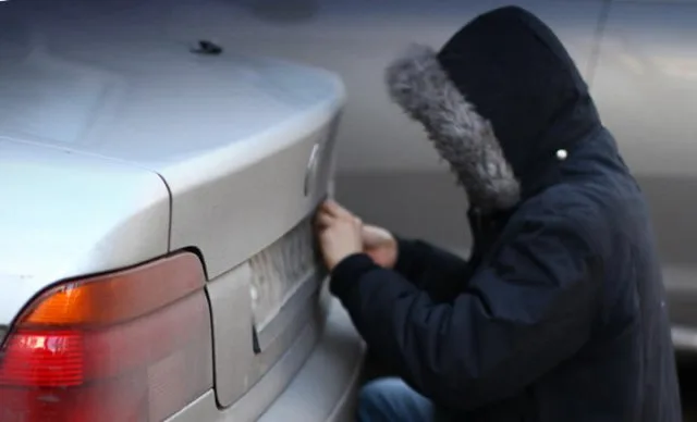 В Херсоне полицейские задержали вора автомобильных номеров