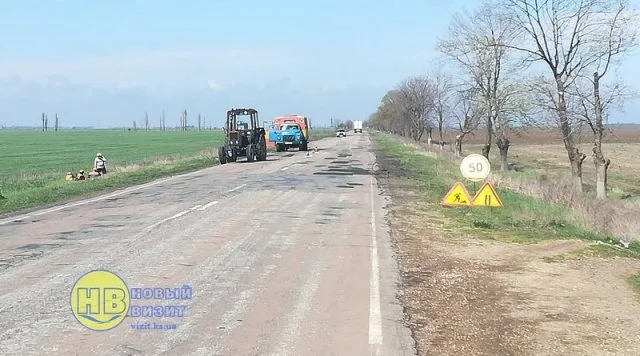В Геническом районе не спешат латать дороги