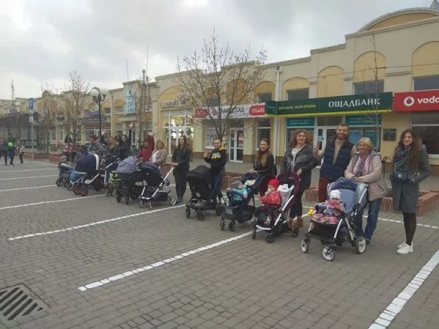 В Херсоне собирали подписи и протестовали против новой автостоянки