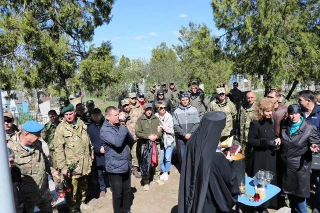 В Бериславе открыли памятник киборгу, защищавшему Донецкий аэропорт
