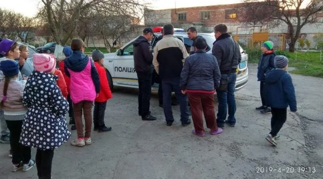 В Геническе пьяный водитель едва не влетел на детскую площадку