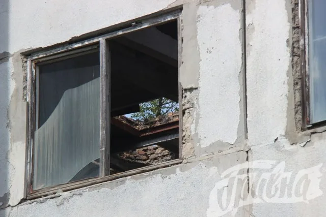 С развалин херсонского завода демонтировали «символ коммунизма»
