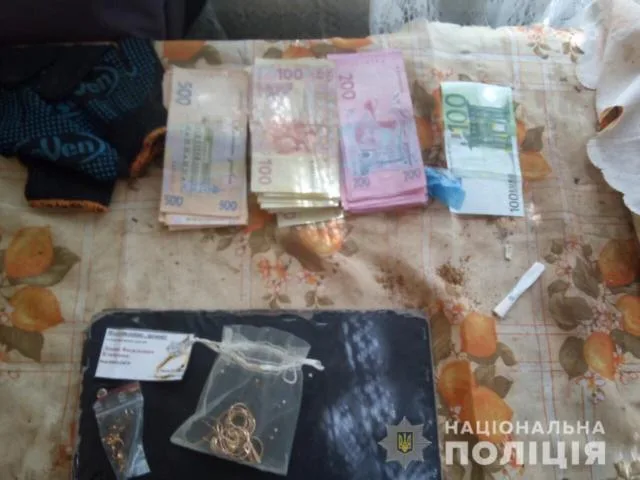 Хватило 20 минут новокаховчанину, чтобы обчистить соседскую квартиру
