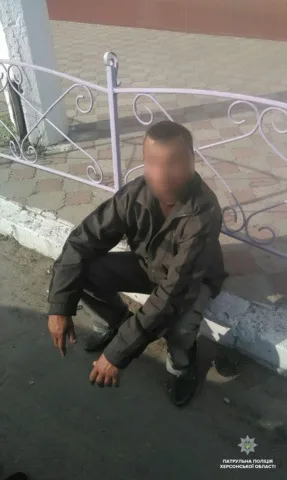 Патрульные вызывали взрывотехников – на остановке Шуменского у пьяного обнаружили гранату и запал к ней